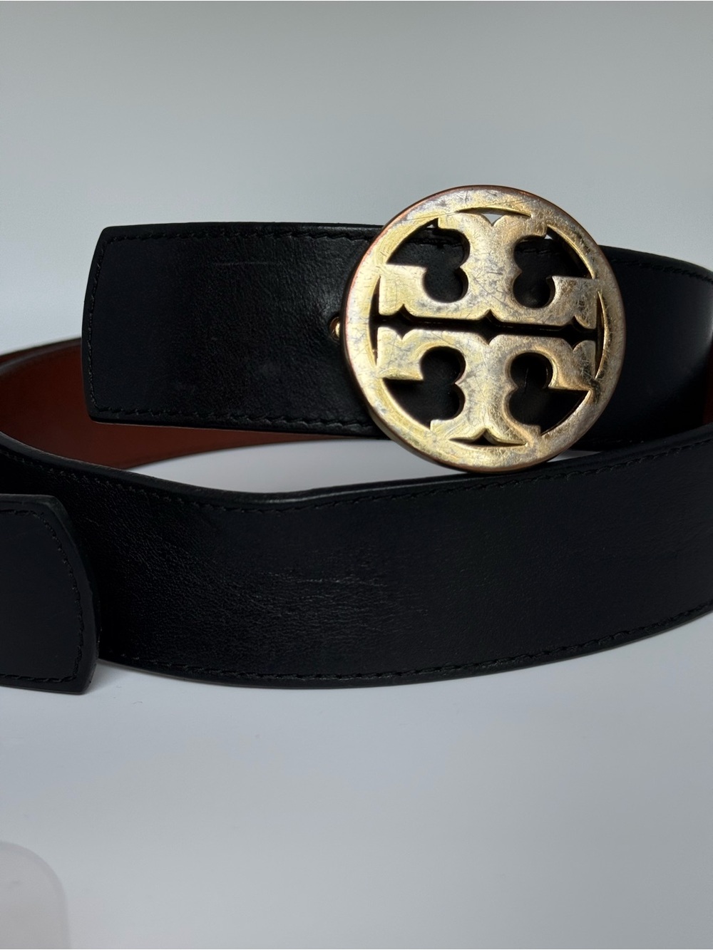 Tory Burch Reversible Leather Belt – Black/Brown | Gold Logo Buckle - Picture 10 of 10